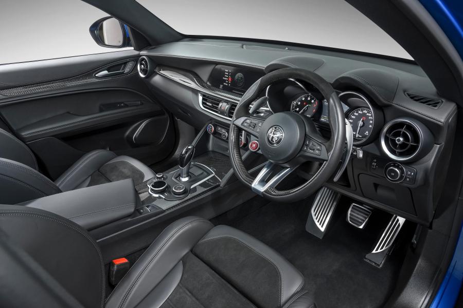 Торпедо Alfa Romeo Stelvio Quadrifoglio (949) 2019 года  (ZA) (фото 39 из 42)